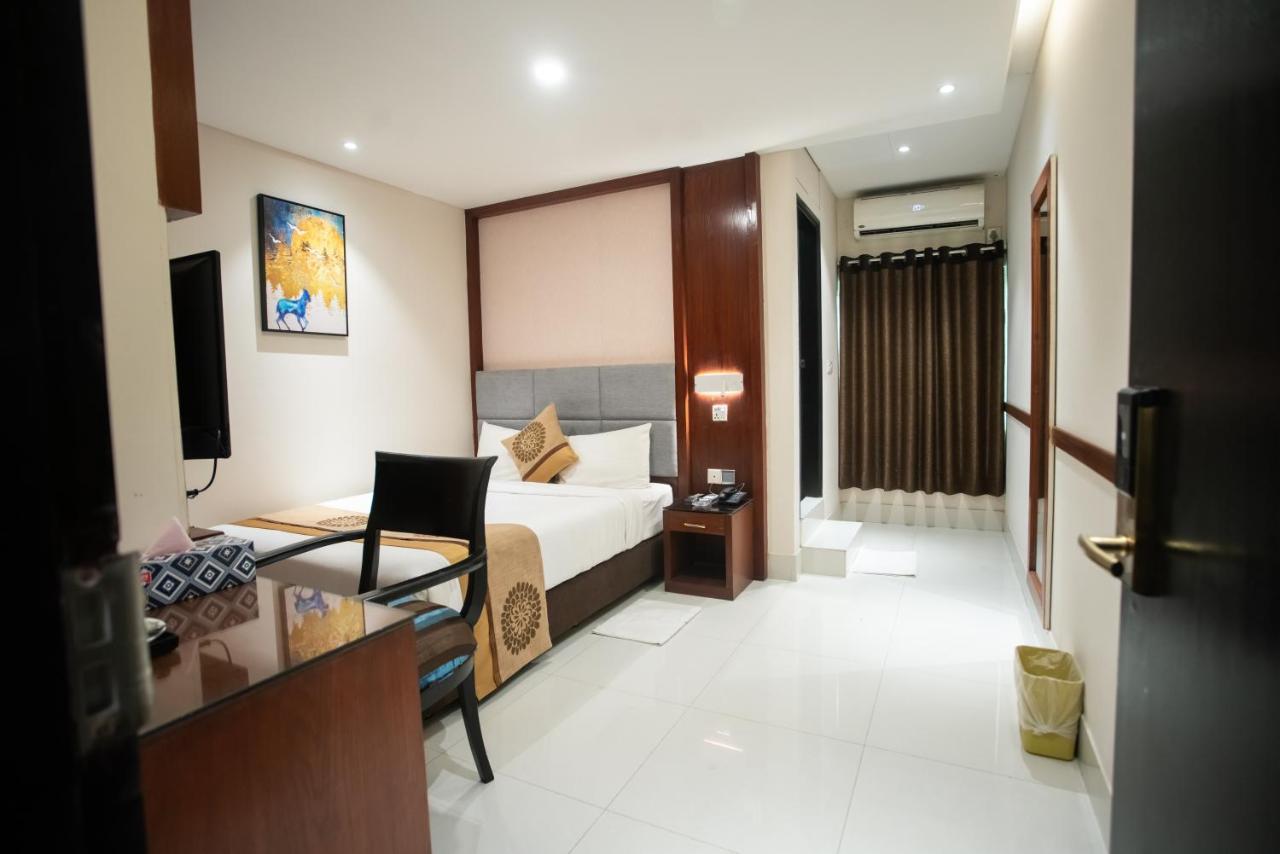 Jatra Hotel Grand Royal Dhaka Exterior foto