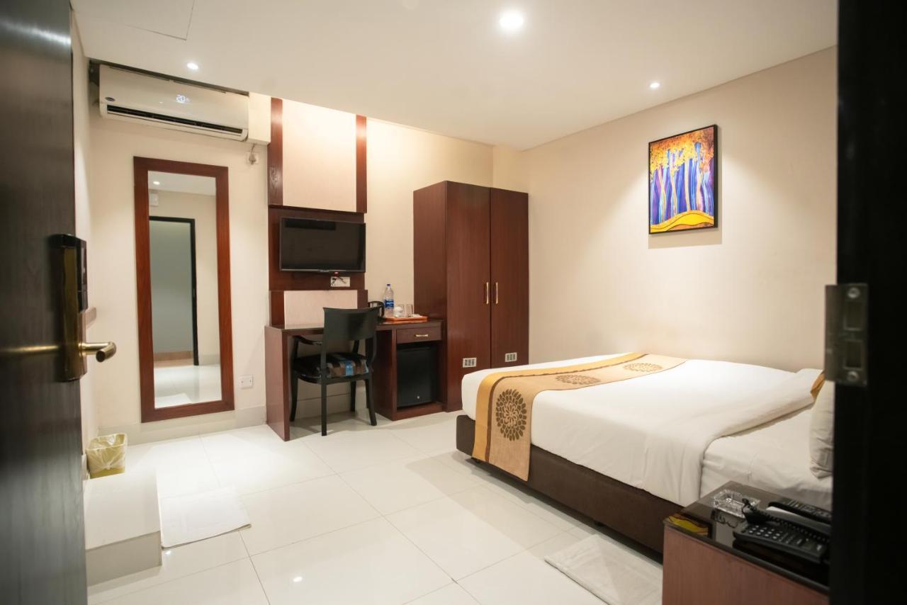 Jatra Hotel Grand Royal Dhaka Exterior foto